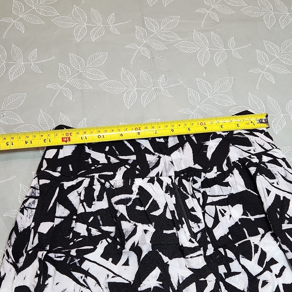 Dynamite Shorts - Picture 5 of 6